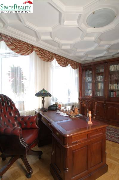 Rent Three bedroom apartment, Three bedroom apartment, Zámocká, Bratis