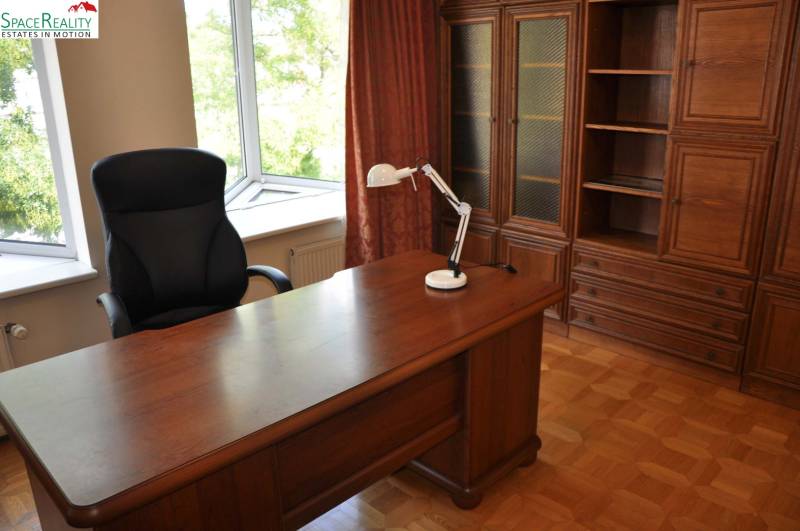 Rent Three bedroom apartment, Three bedroom apartment, Zámocká, Bratis