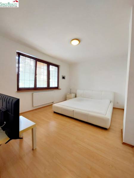 Rent Two bedroom apartment, Two bedroom apartment, Červenova, Bratisla