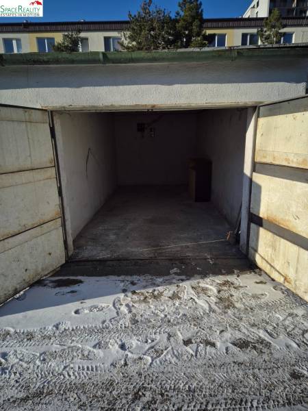 Sale Garage, Garage, Kostlivého, Bratislava - Ružinov, Slovakia