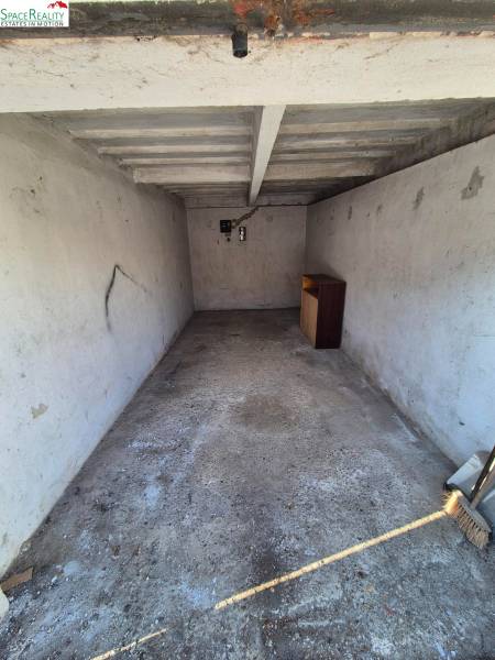 Sale Garage, Garage, Kostlivého, Bratislava - Ružinov, Slovakia