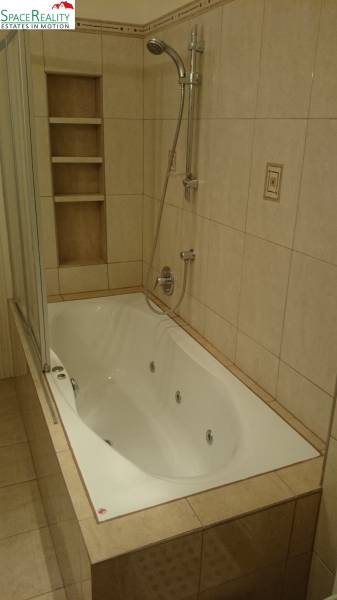 Rent Three bedroom apartment, Three bedroom apartment, Sládkovičova, B