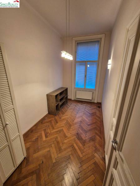 Rent Three bedroom apartment, Three bedroom apartment, Sládkovičova, B