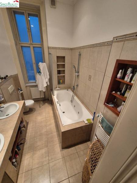 Rent Three bedroom apartment, Three bedroom apartment, Sládkovičova, B