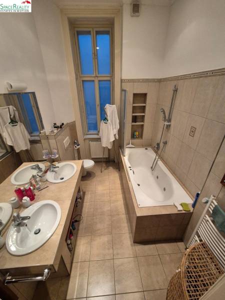 Rent Three bedroom apartment, Three bedroom apartment, Sládkovičova, B